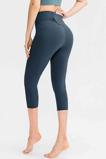 Leggings activos recortados con cintura ancha y bolsillos