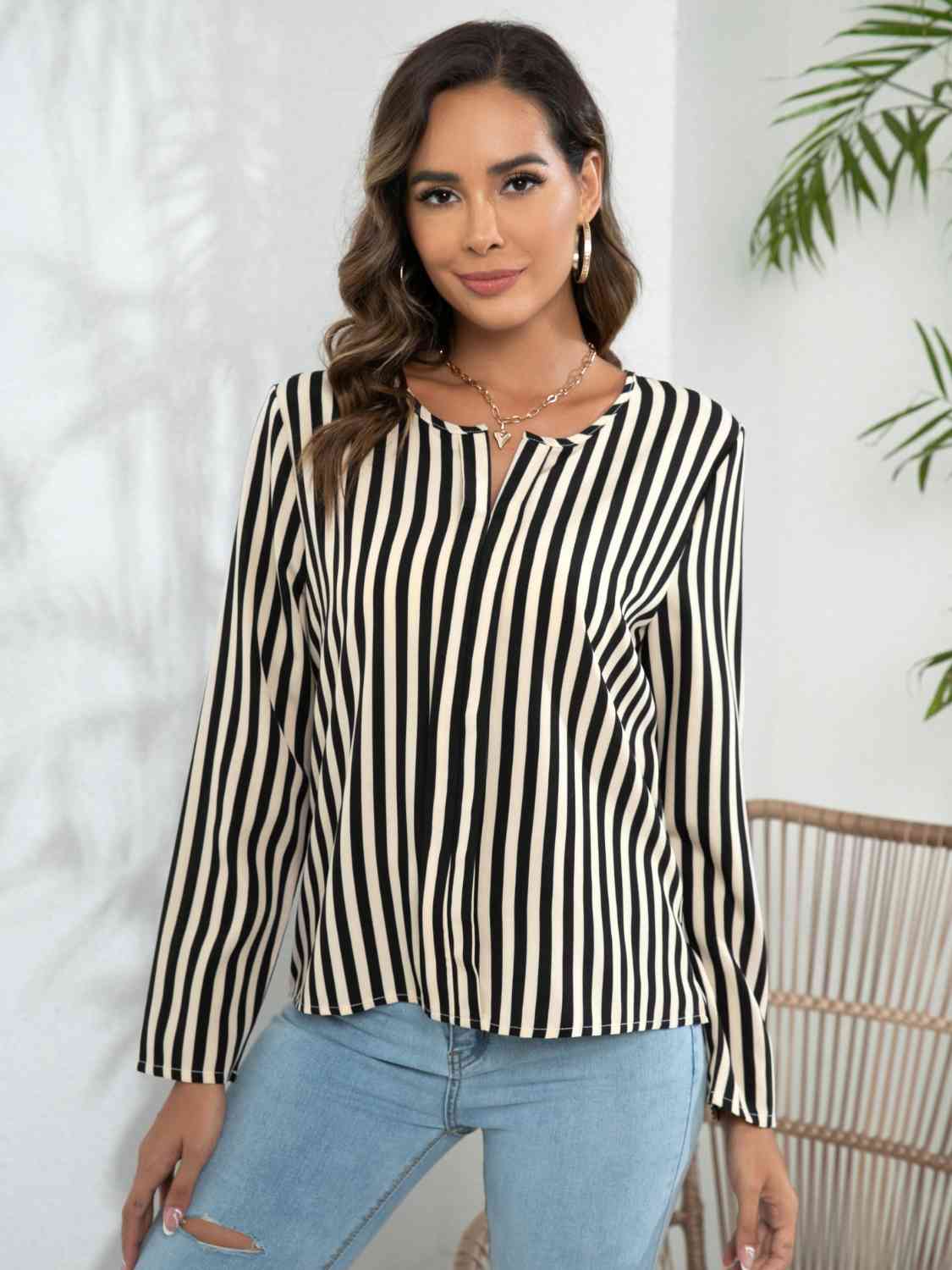 Blouse crantée à manches longues rayée