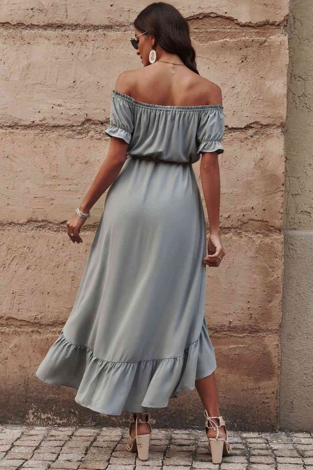 Robe taille haute à volants et épaules dénudées avec cordon de serrage