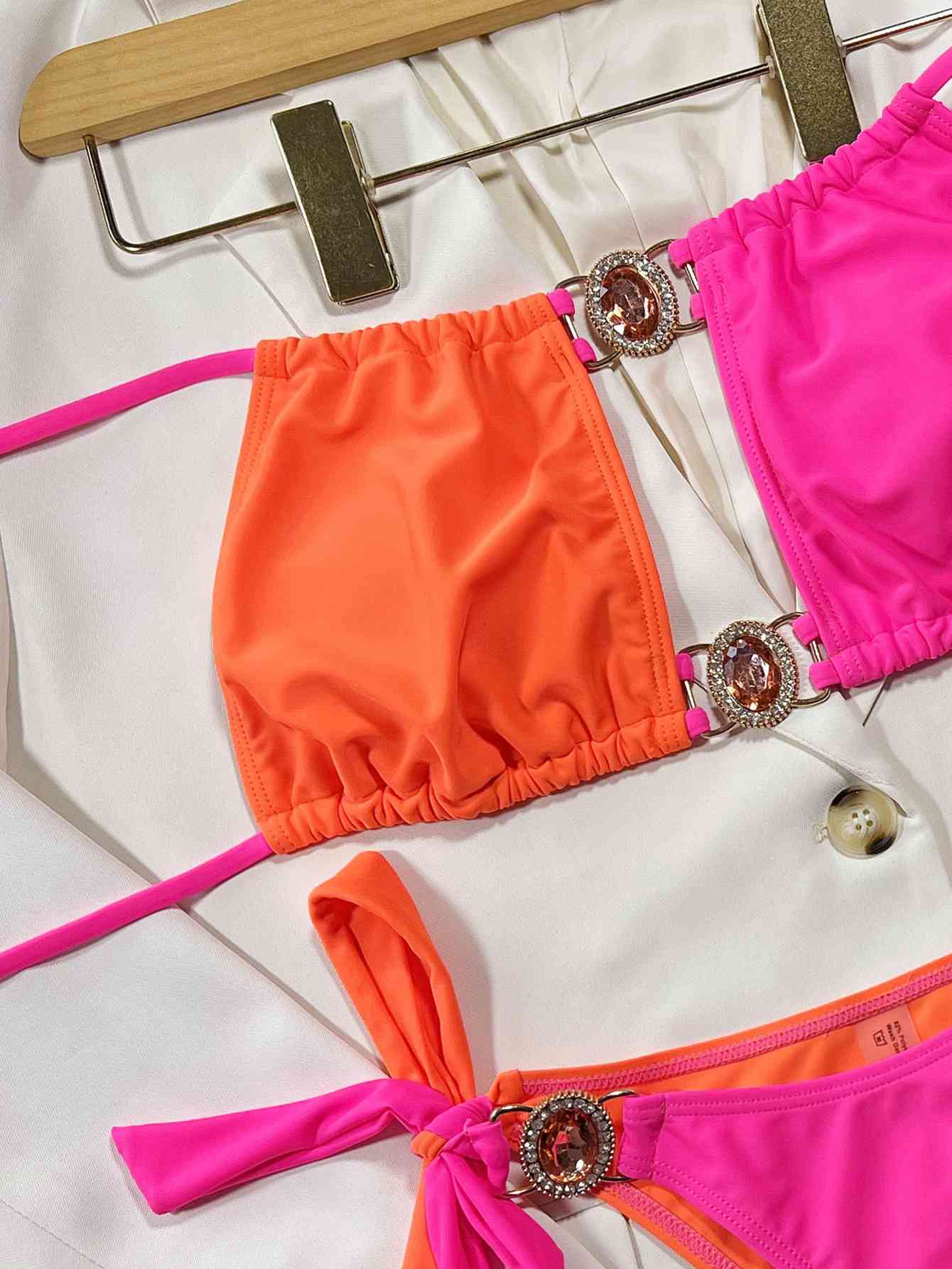 Conjunto de bikini con cuello halter atado en bloques de color