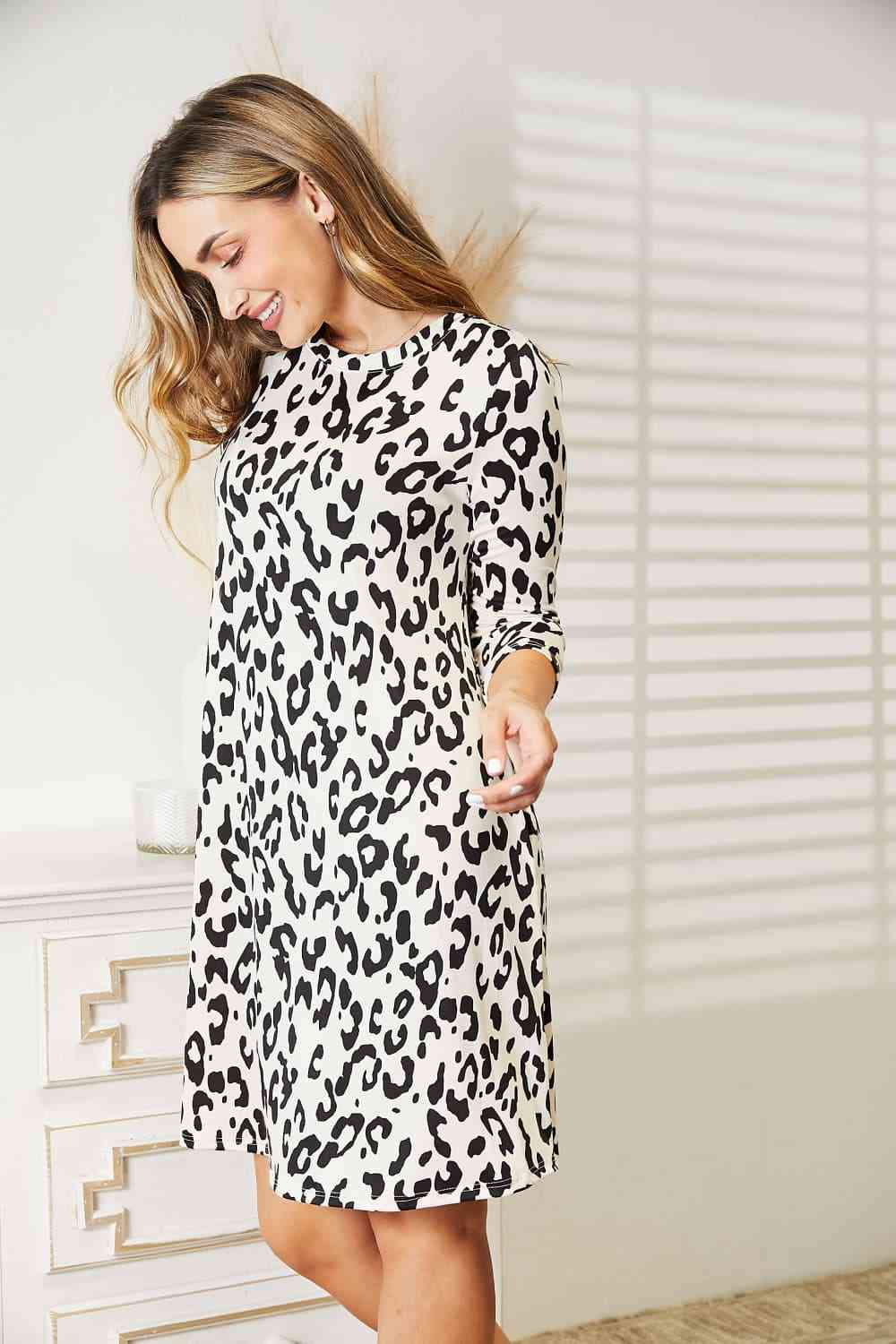 Celeste Vestido de manga tres cuartos de leopardo de tamaño completo con bolsillos