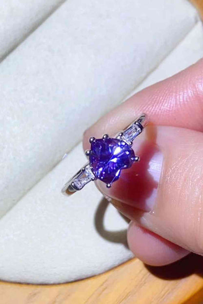 Bague plaquée platine en forme de cœur en moissanite de 1 carat en violet