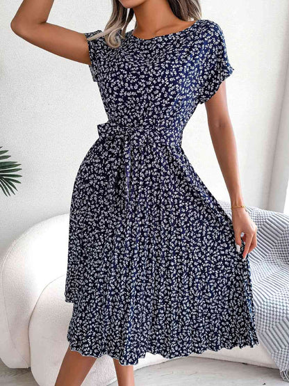 Vestido con cinturón y plisado con estampado floral