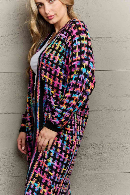 Cardigan multicolore ouvert sur le devant avec ourlet à franges