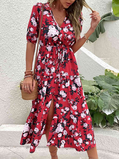 Vestido floral con abertura y cintura anudada