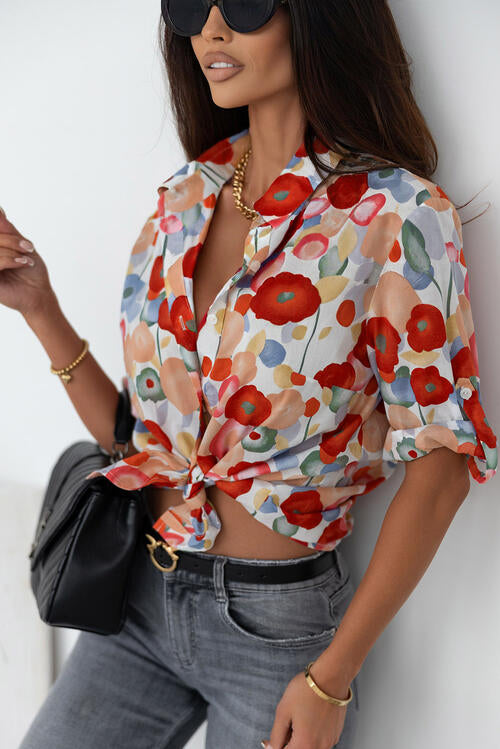 Camisa con botones y cuello con cuello floral