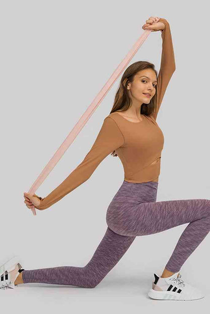 Camiseta de yoga corta con abertura en la parte delantera