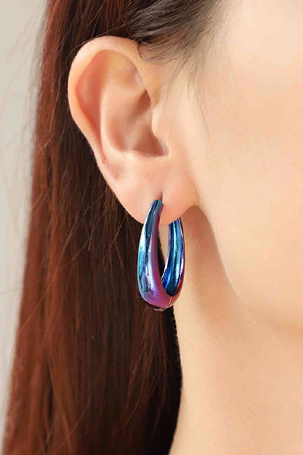 Boucles d'oreilles Huggie multicolores