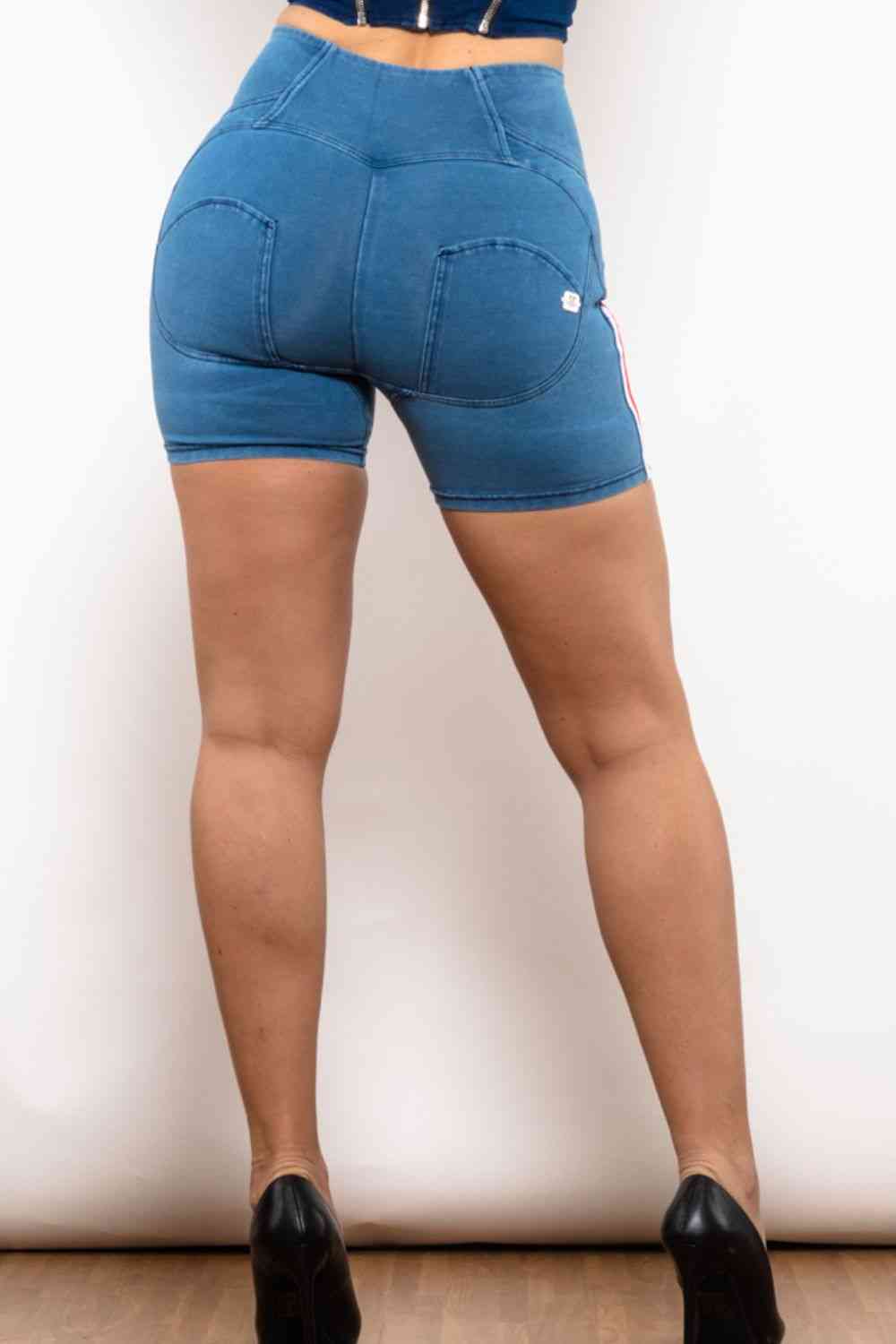 Short en jean à fermeture éclair et rayures latérales pleine taille