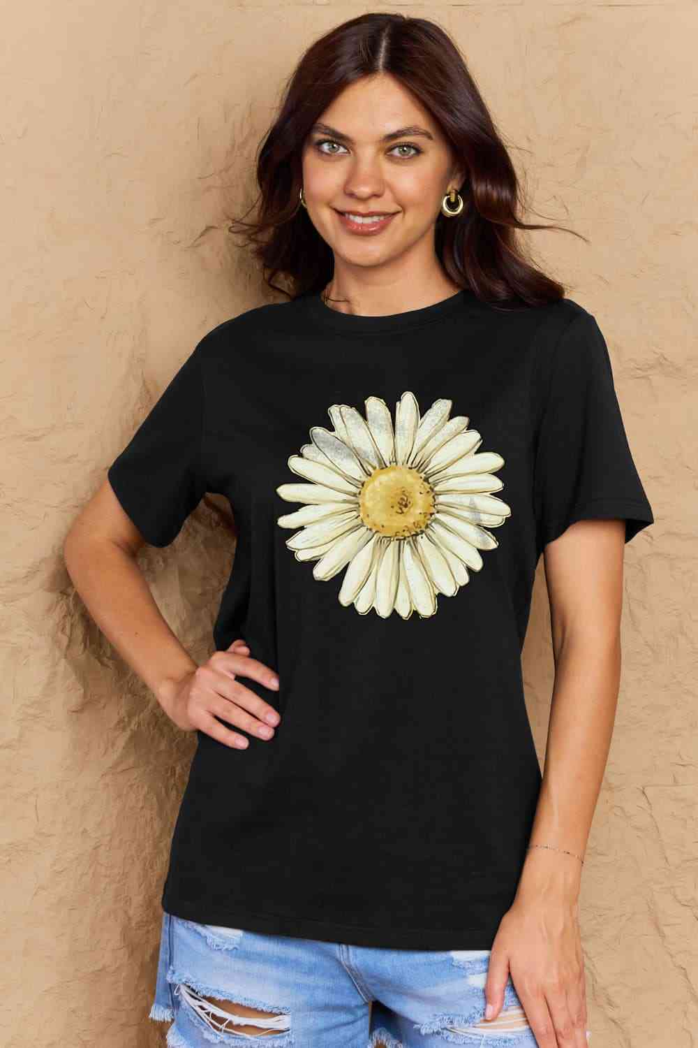 Camiseta de algodón con gráfico FLOWER de tamaño completo de Simply Love