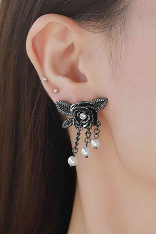 Boucles d'oreilles en perles avec détail chaîne florale