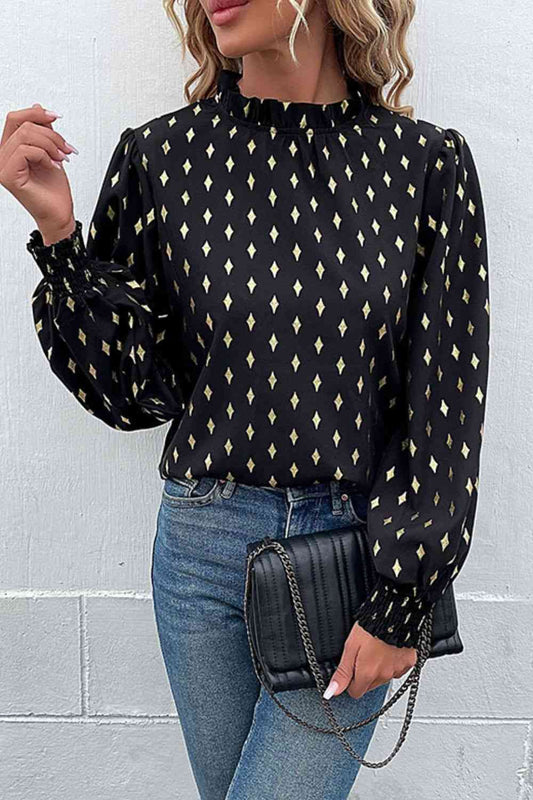 Blusa con mangas farol y cuello con volantes y estampado geométrico