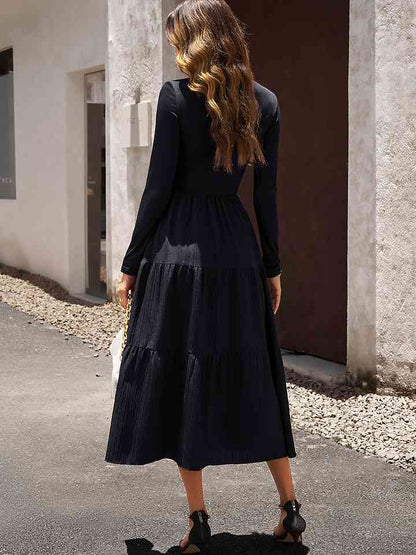 Robe midi à col surplis, manches longues, taille smockée