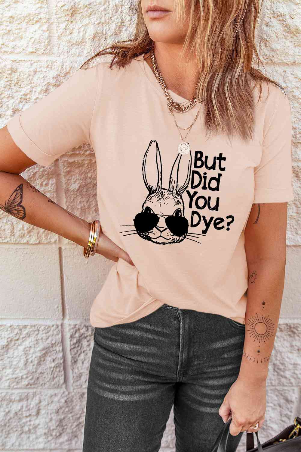 Camiseta con cuello redondo y estampado de conejo de Pascua