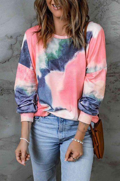 Top con cuello redondo y hombros caídos con efecto tie-dye