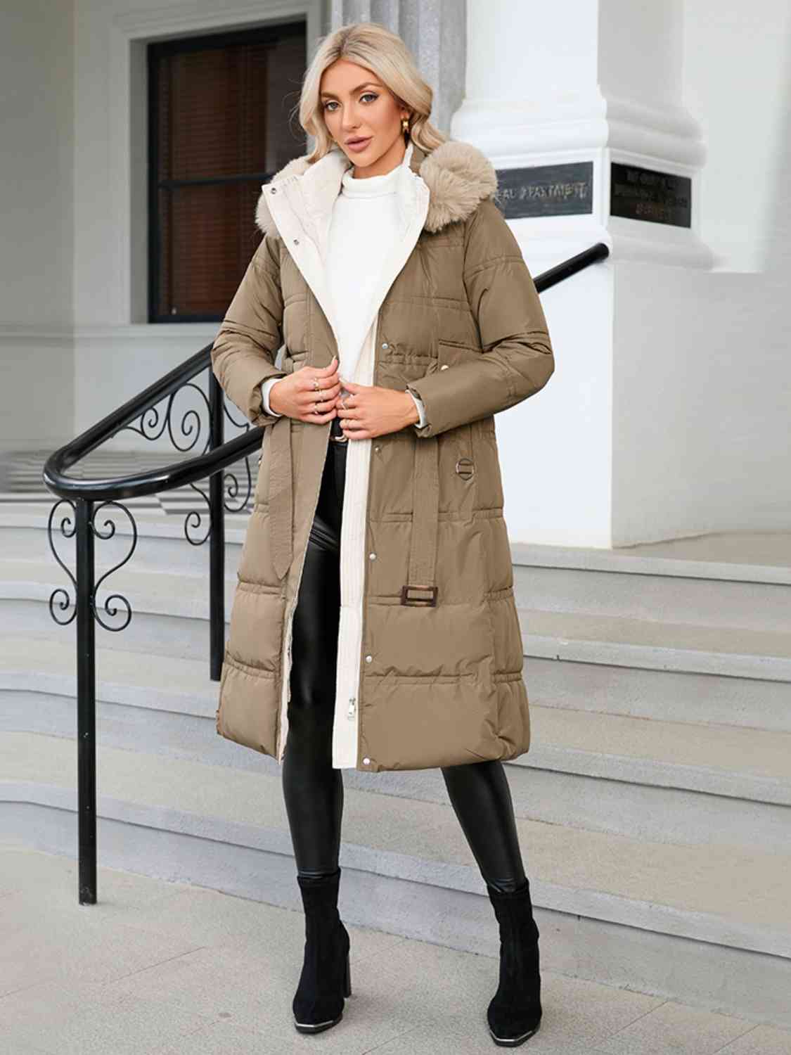 Abrigo de invierno largo con capucha y bolsillos