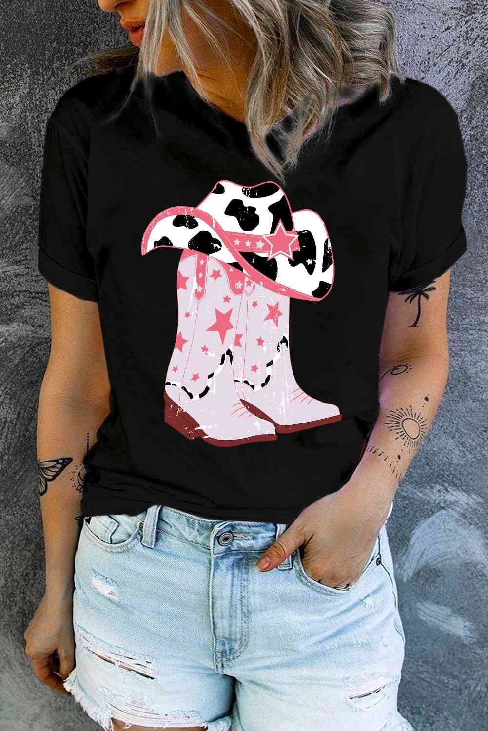 T-shirt graphique avec chapeau et bottes de cowboy