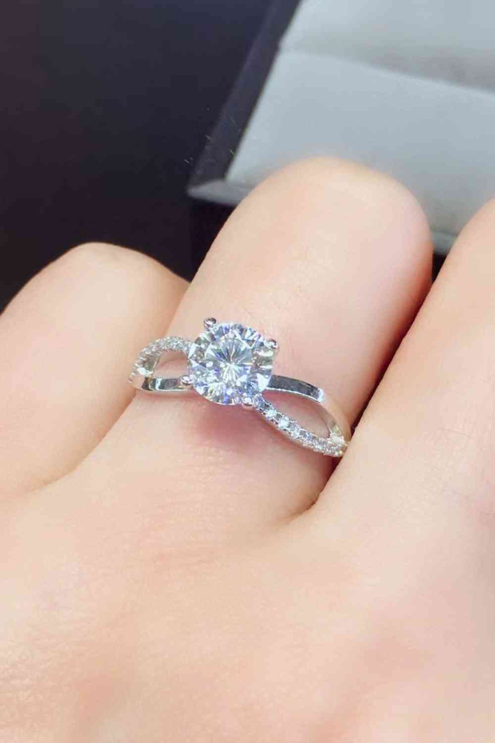 Bague en argent sterling 925 entrecroisée en moissanite de 2 carats