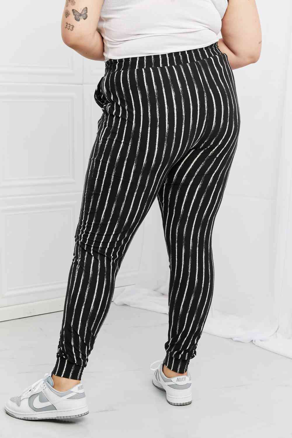 Leggings Depot Stay en joggers de tamaño completo