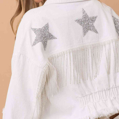 Chaqueta vaquera con detalle de flecos y dobladillo sin rematar con estrellas