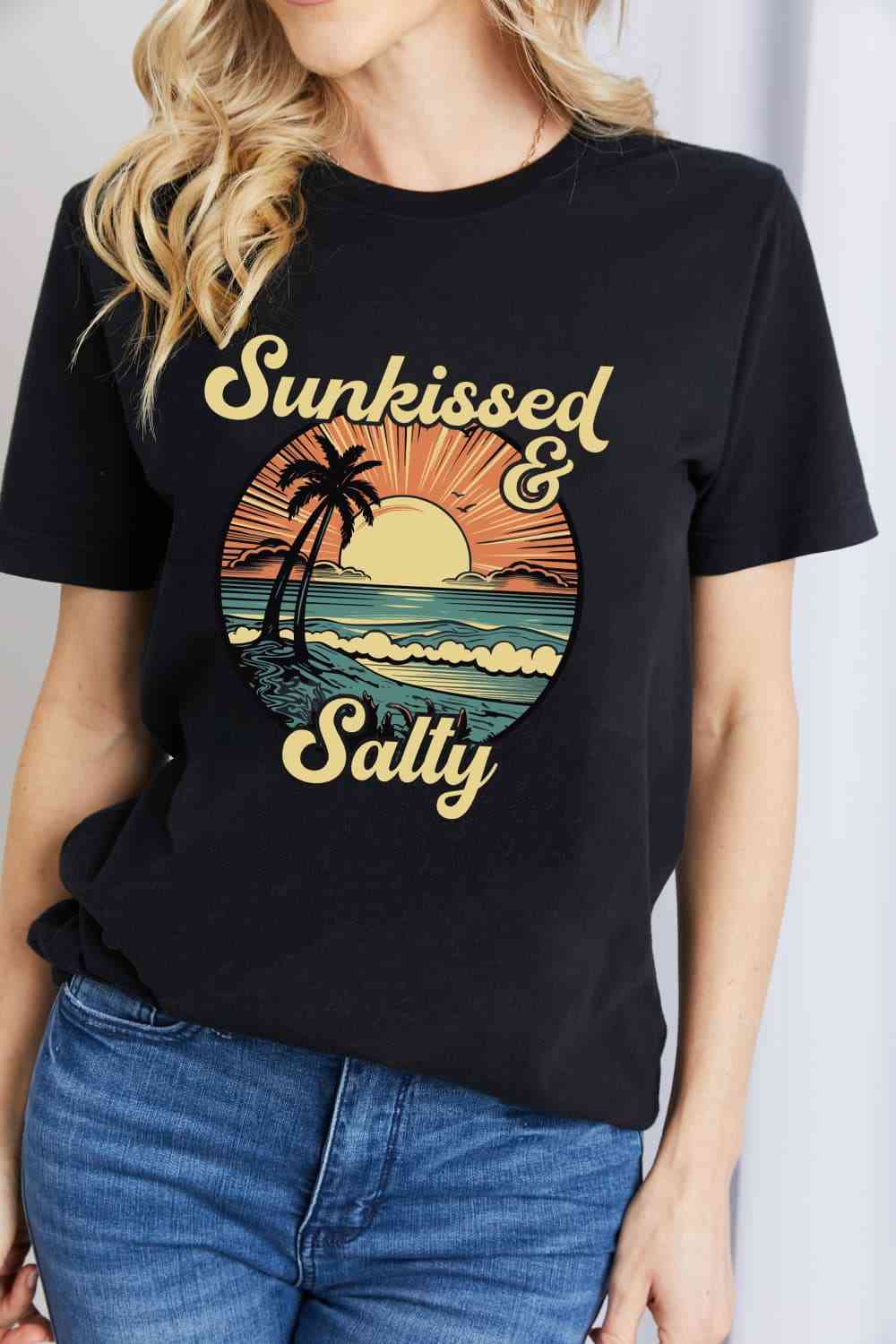 Camiseta de algodón con estampado SUNKISSED &amp; SALTY de talla grande de Simply Love