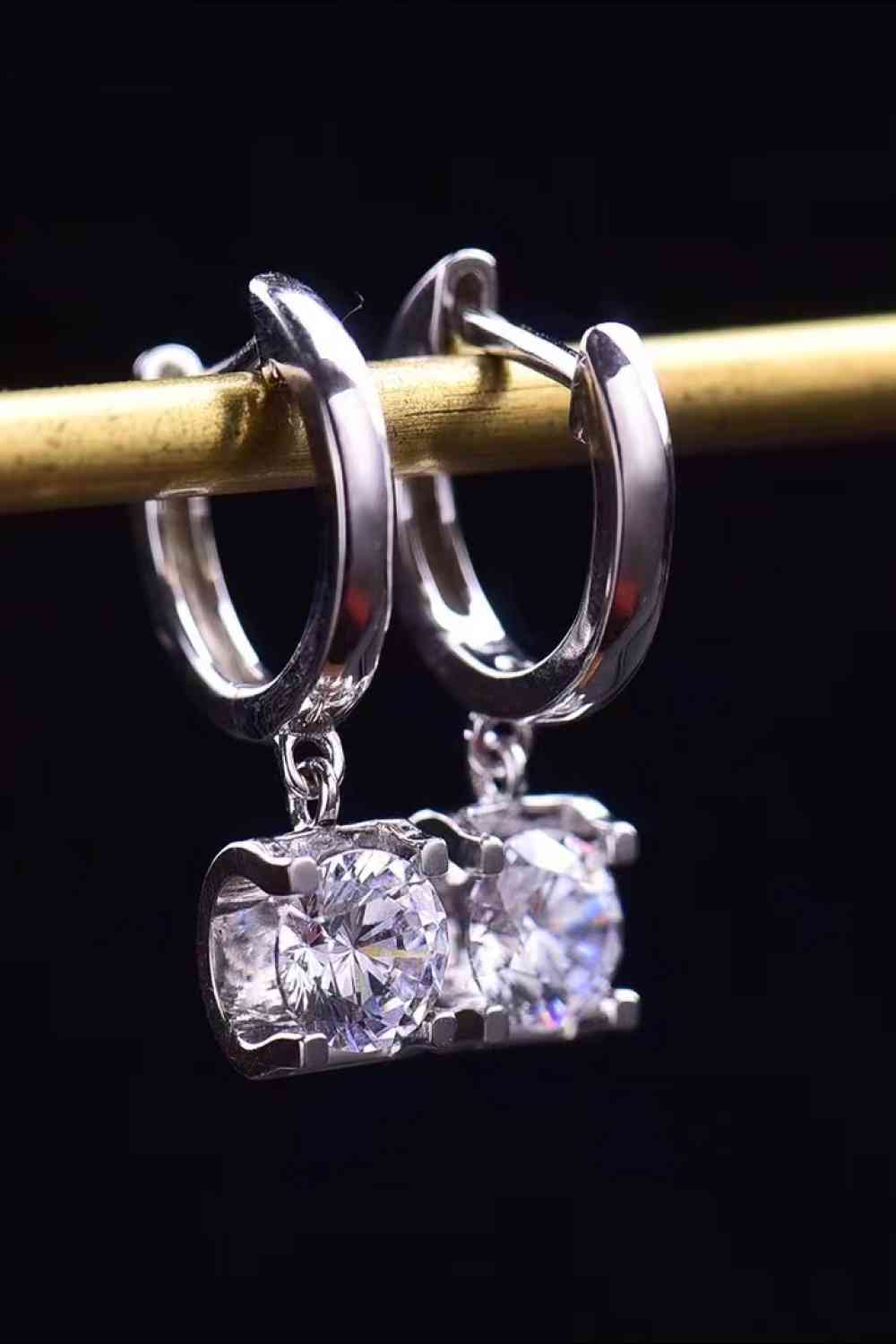 Feel The Surprise Boucles d'oreilles pendantes plaquées platine 1 carat moissanite