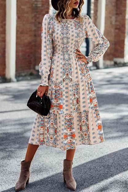 Robe midi smockée à col rond et manches lanternes