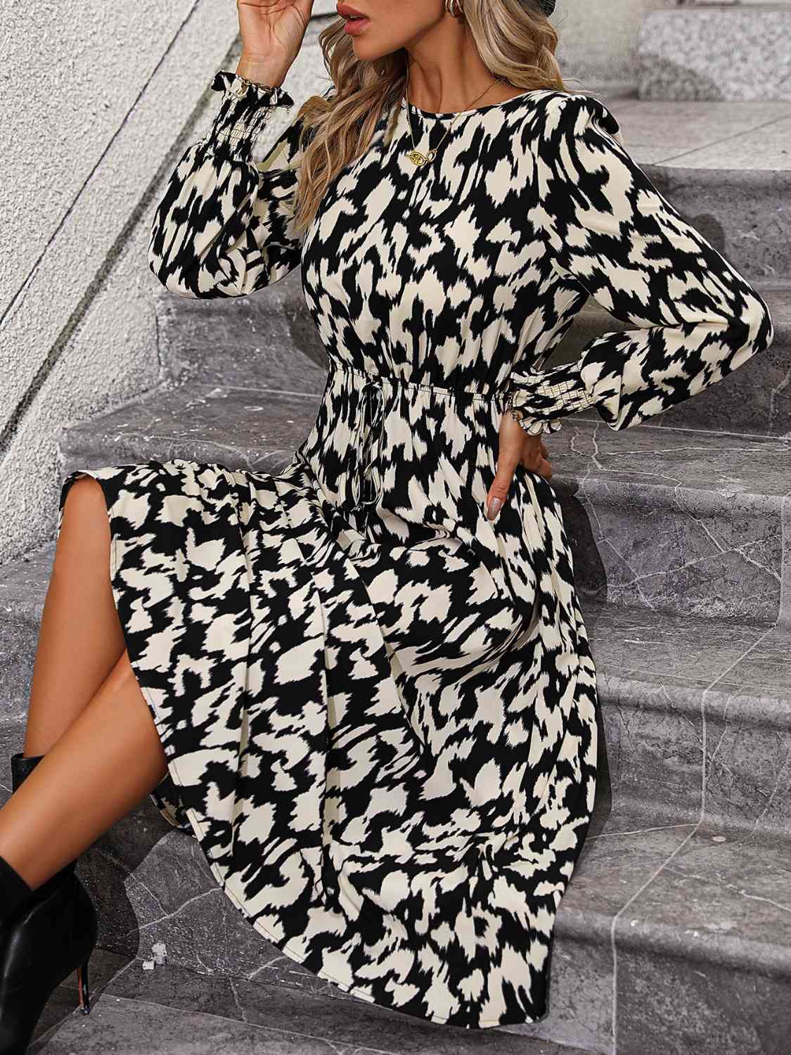 Vestido midi de manga larga de leopardo