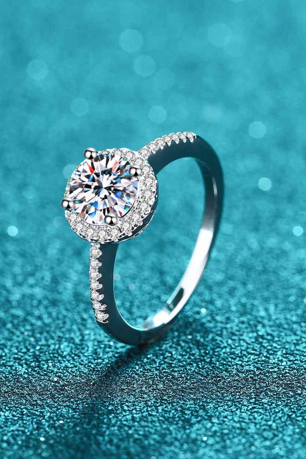 Bague Moissanite prête à afficher