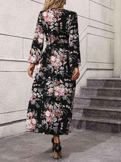 Vestido floral de manga larga con cuello sobrepelliz