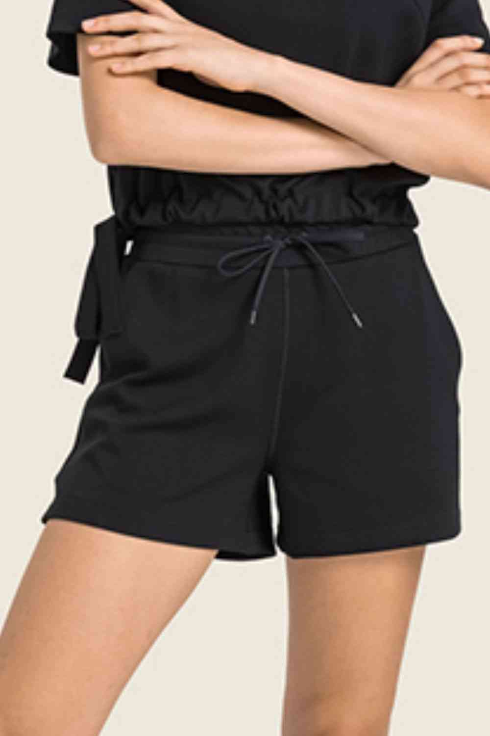 Short de sport à taille élastique avec cordon de serrage et poches