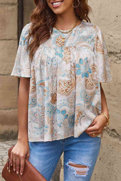 Blusa estampada de manga corta con cuello redondo