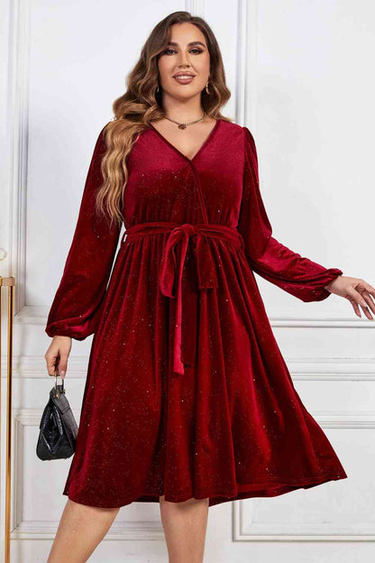 Melo Apparel Robe mi-longue à col surplis et manches ballon avec ceinture à nouer de grande taille