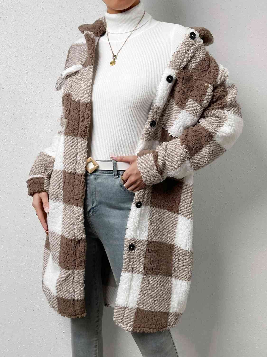 Manteau boutonné à col et carreaux