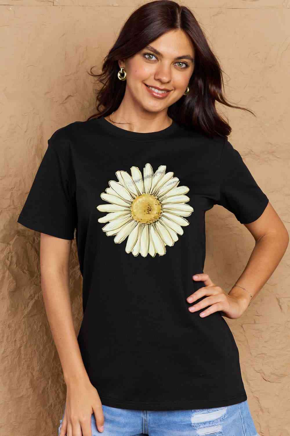 Camiseta de algodón con gráfico FLOWER de tamaño completo de Simply Love