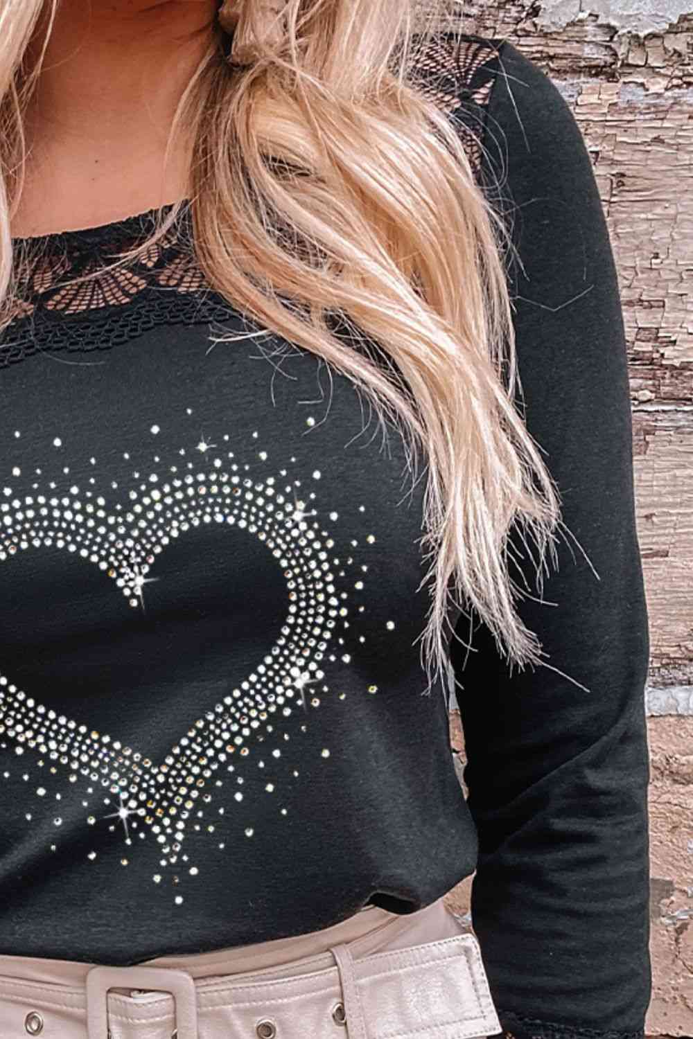 Blusa con cuello redondo y estampado de corazones