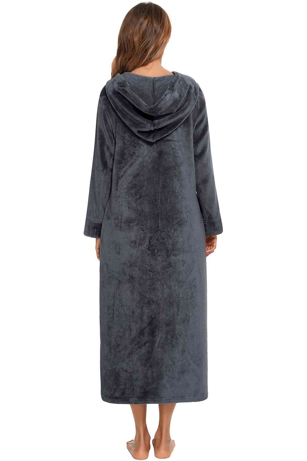 Robe de nuit à capuche zippée sur le devant avec poches