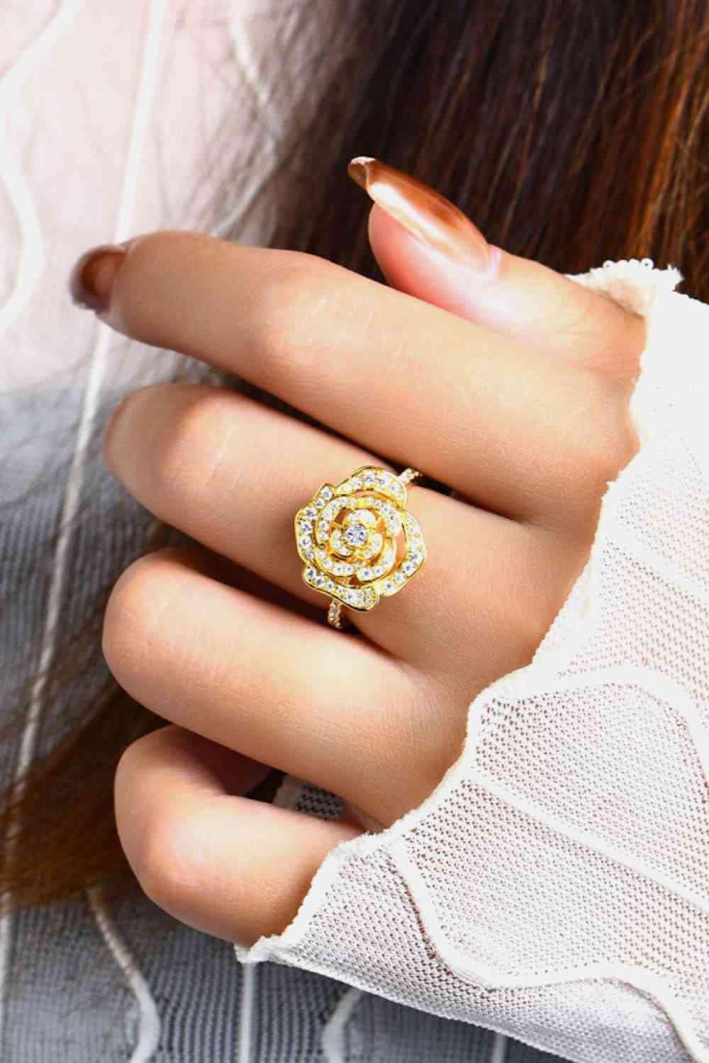 Bague en forme de fleur de moissanite