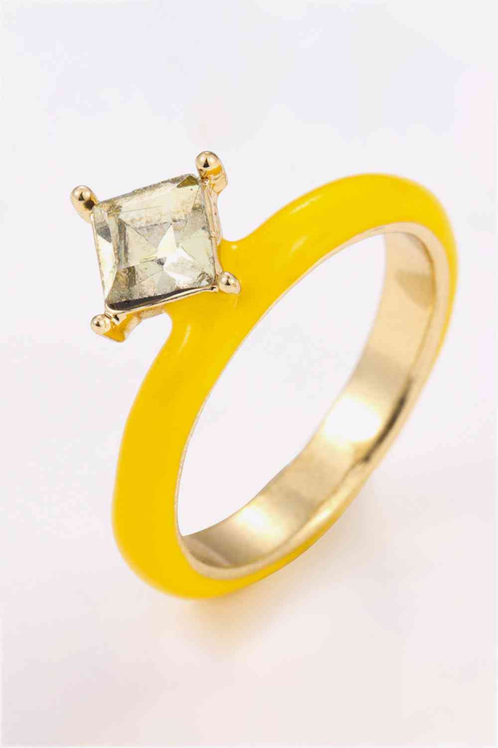 Anillo con piedra de cristal chapado en oro de 18 quilates Everyday Delight