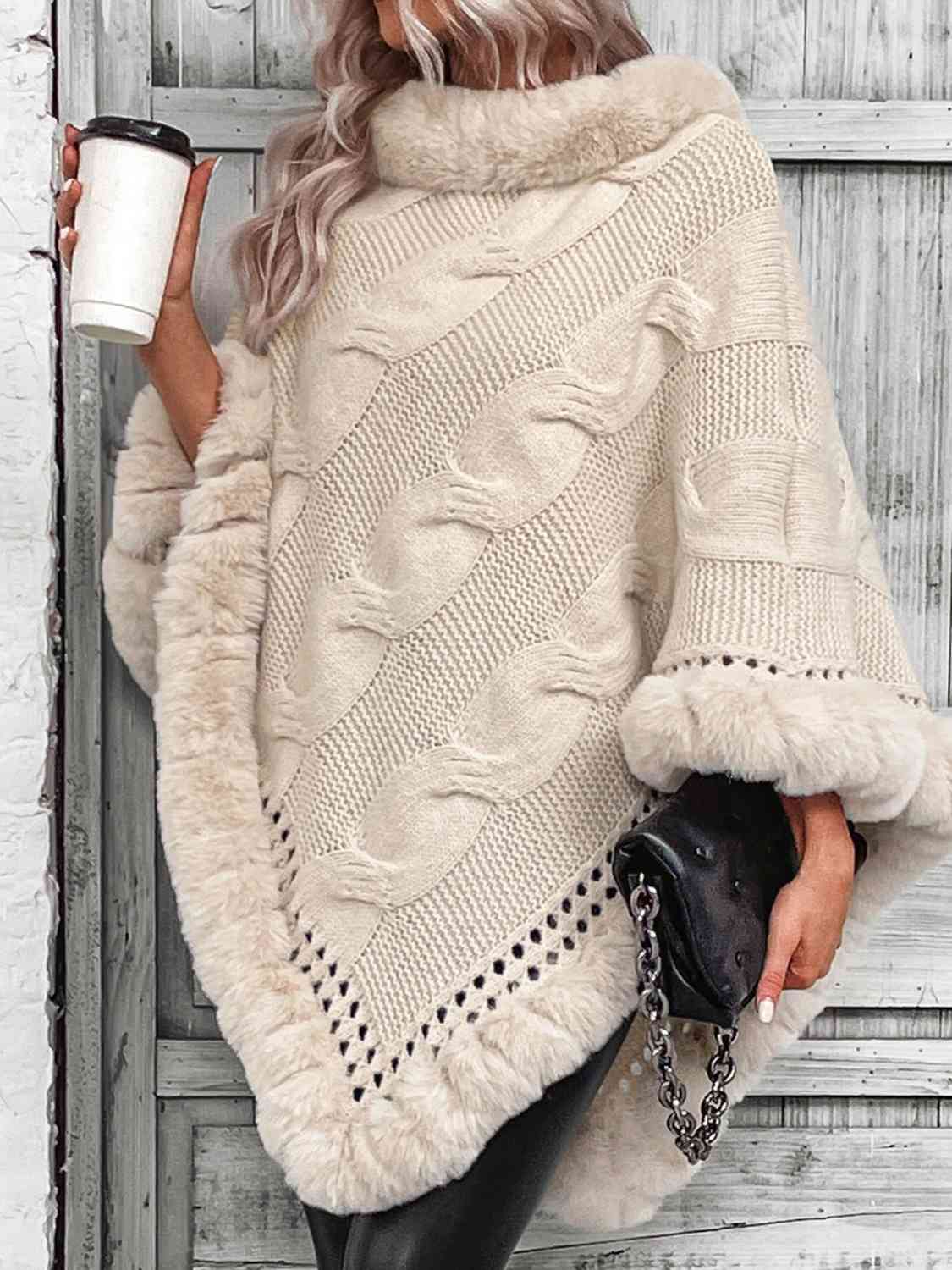 Poncho en tricot torsadé avec bordure en fausse fourrure