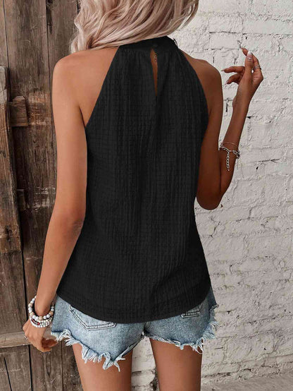 Top con detalle de lunares y cuello halter