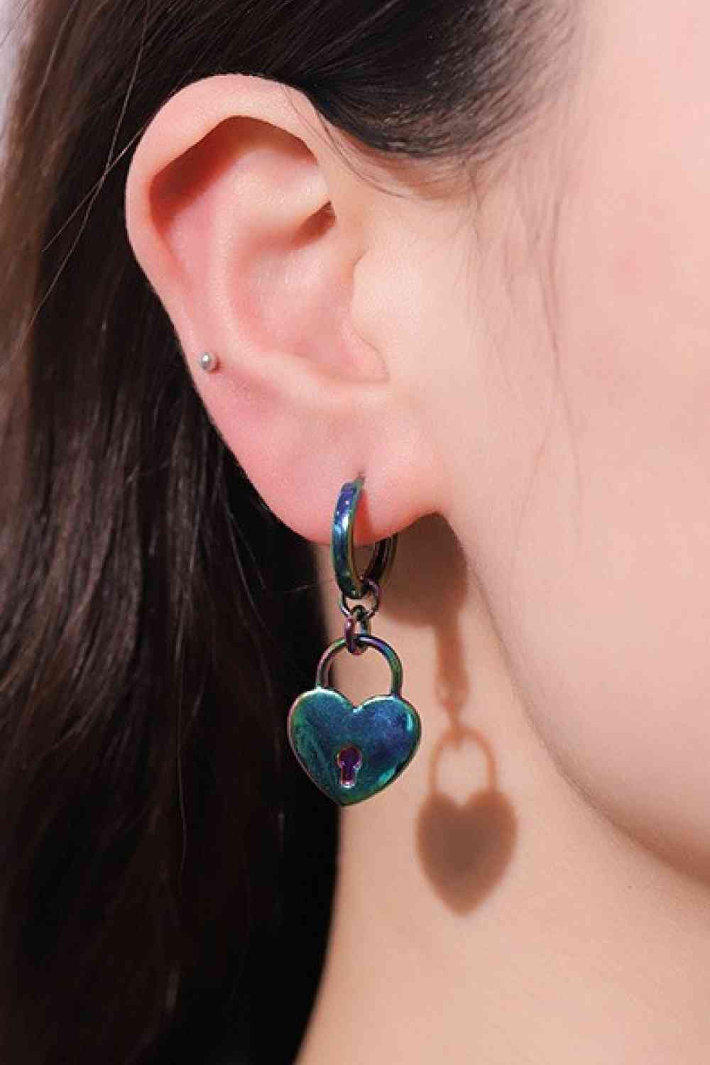 Pendientes colgantes de corazón multicolor al por mayor de 5 pares