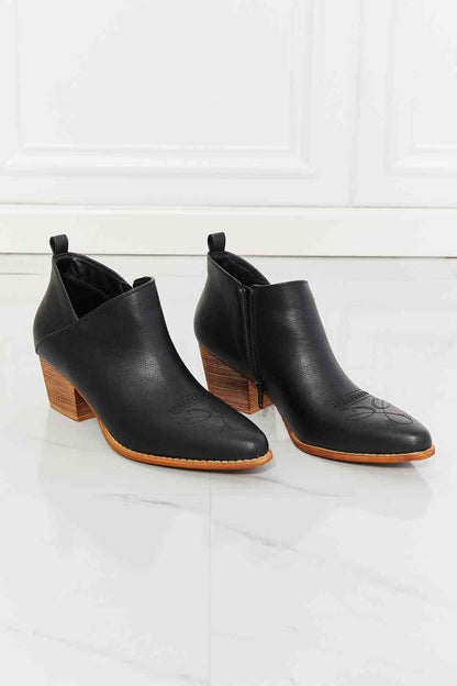 MMShoes Trust Yourself - Bottines de cowboy croisées brodées - Noir