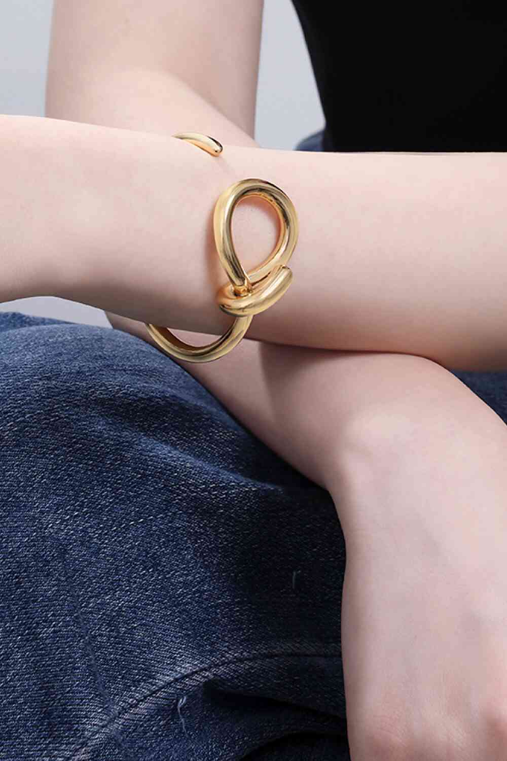 Bracelet ouvert à nœud élégant