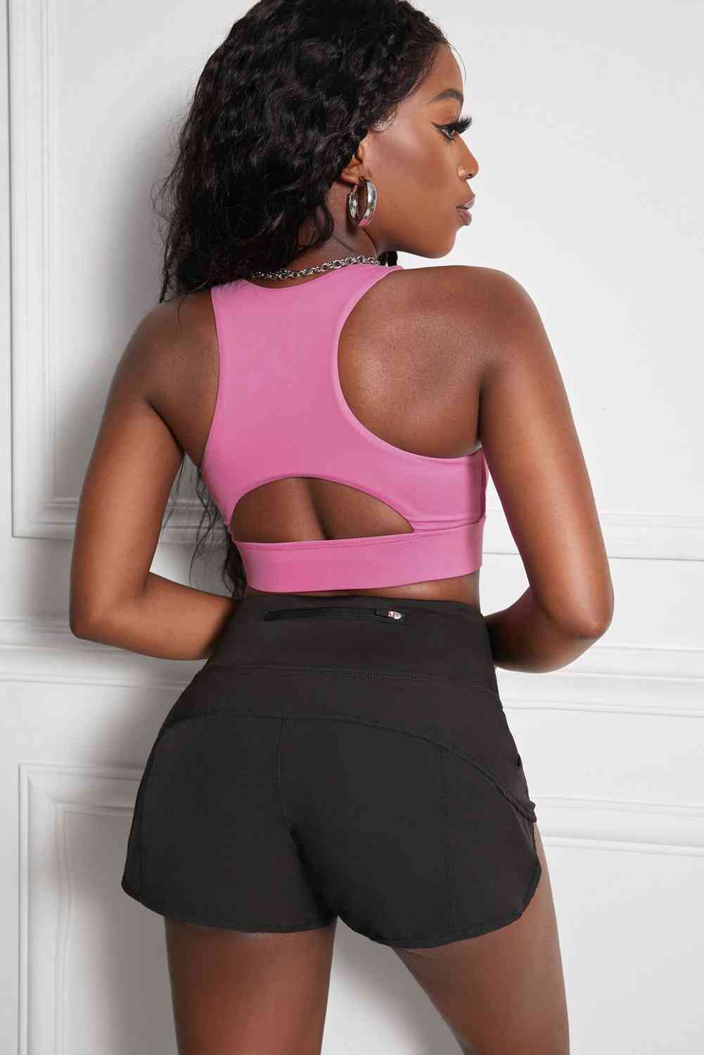 Soutien-gorge de sport à dos nageur et découpe