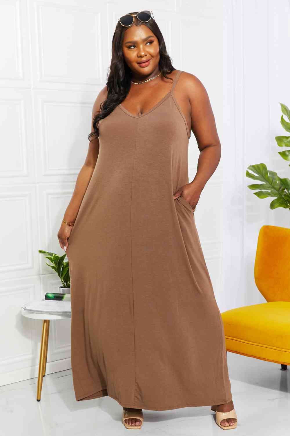 Robe longue caraco Zenana Beach Vibes pleine taille en moka