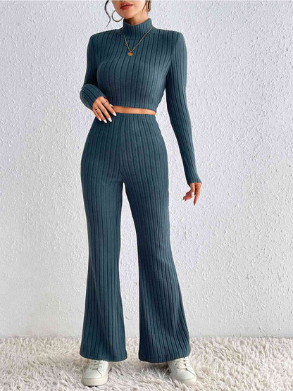 Ensemble pull court côtelé et pantalon taille haute