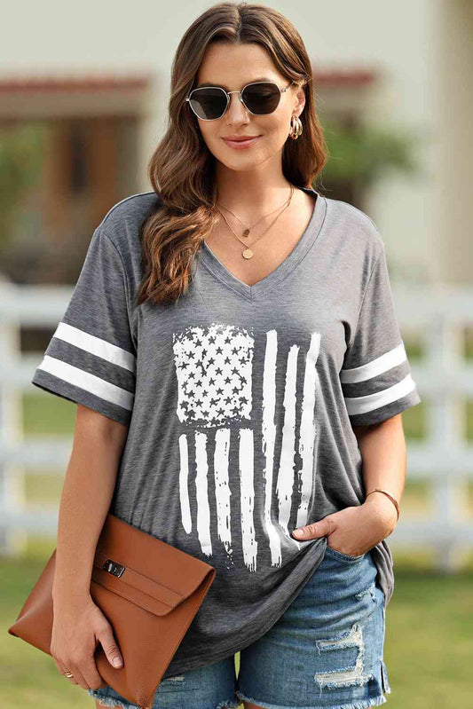 T-shirt à col en V avec motif drapeau américain de grande taille