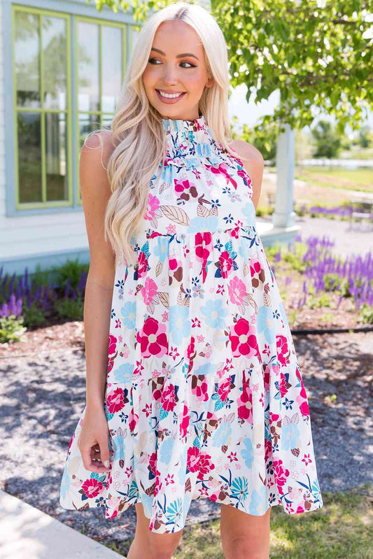 Vestido escalonado sin mangas con cuello simulado floral