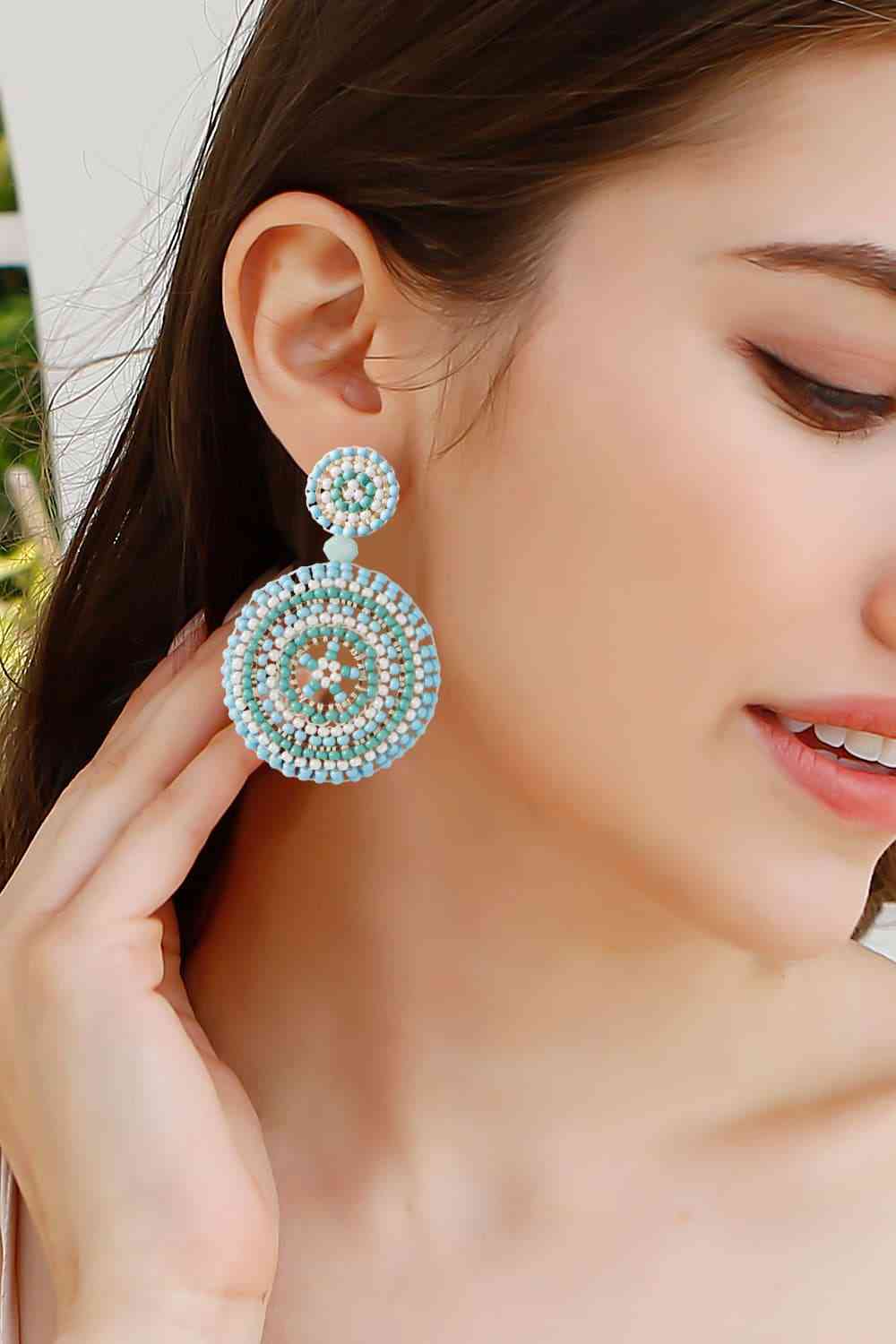 Pendientes colgantes de forma redonda estilo boho con cuentas